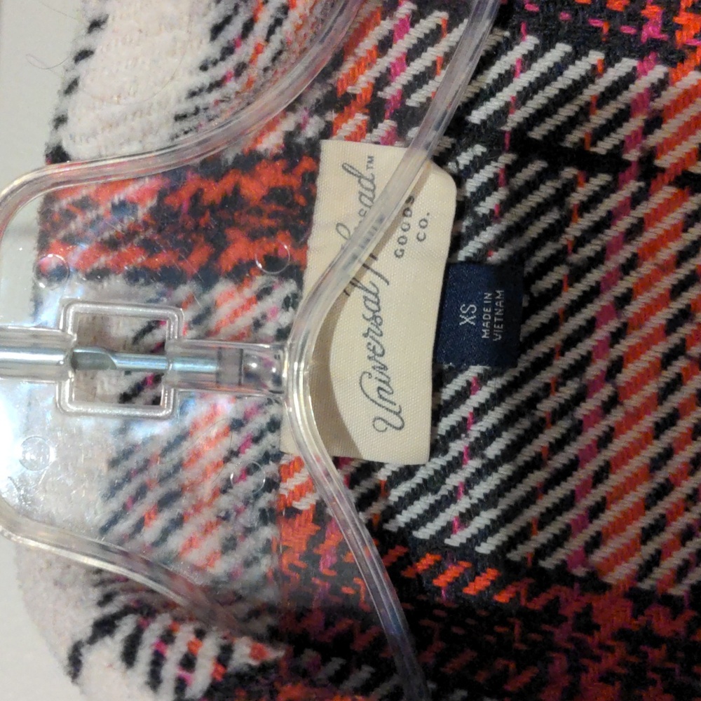 Women Warm Size XS Universal Thread Red and Black Plaid Shacket - Picture 2 of 3